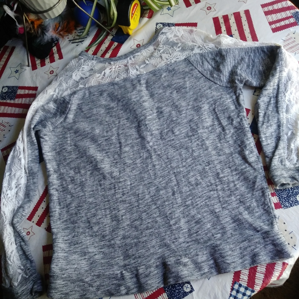 Express comfy lace peekaboo top medium